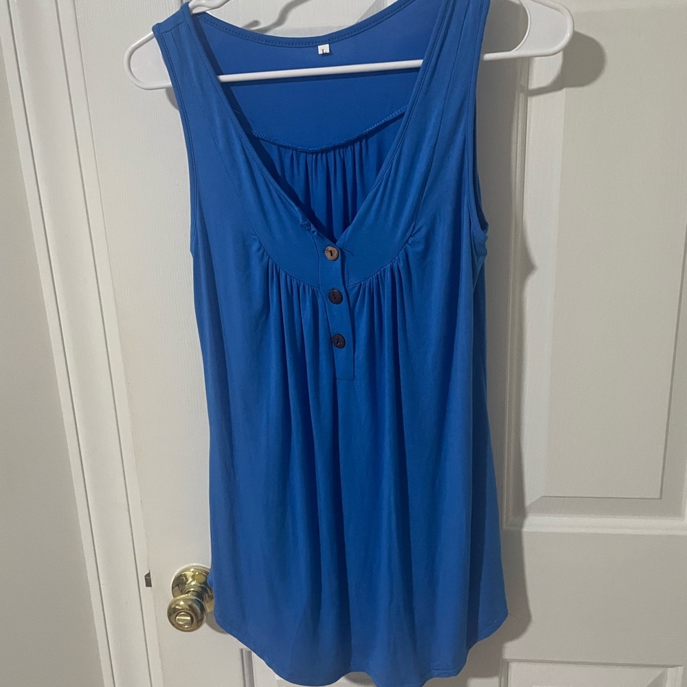 Royal tank top button accents